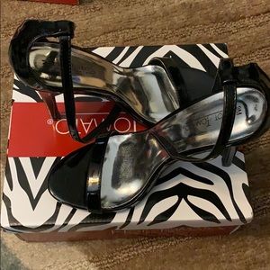 Size 9M Hot Tomato Black Heel